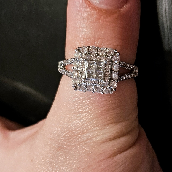 💍 Simulated Diamond | Square Ring | Multi-Stone | Size 9 | Elegant | Zircon 🆕️ - Picture 4 of 5